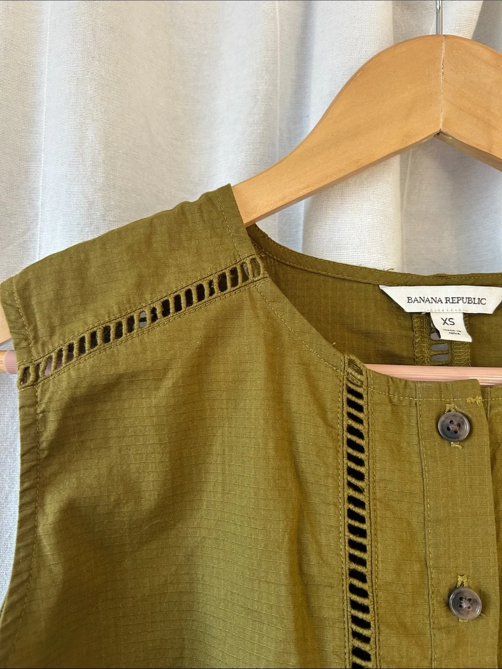 Banana Republic Olive Green Sleeveless Button-Front Tank with White Embroidery